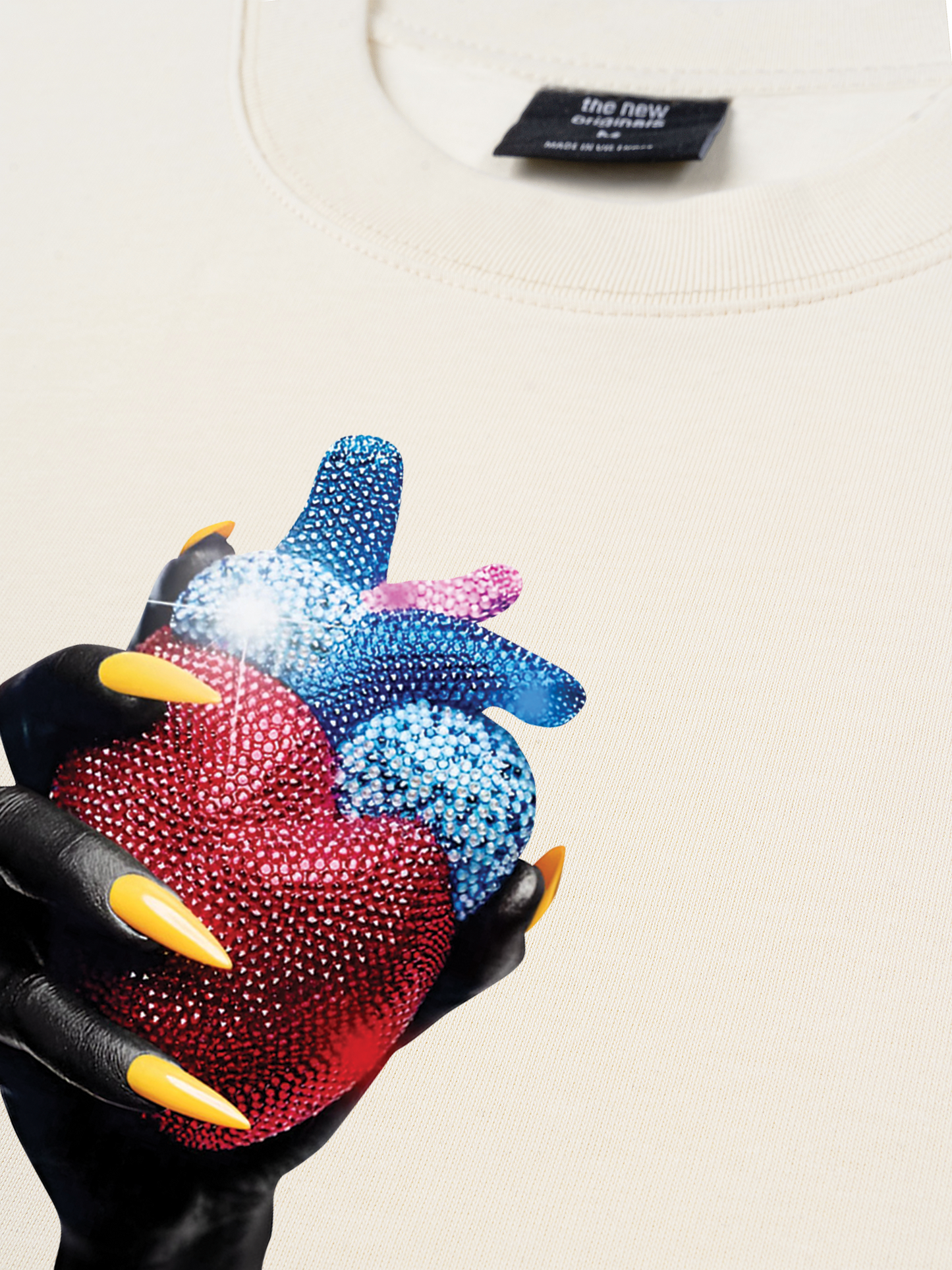 Áo Thun Relaxed Fit Handheld colorful rhinestone art heart