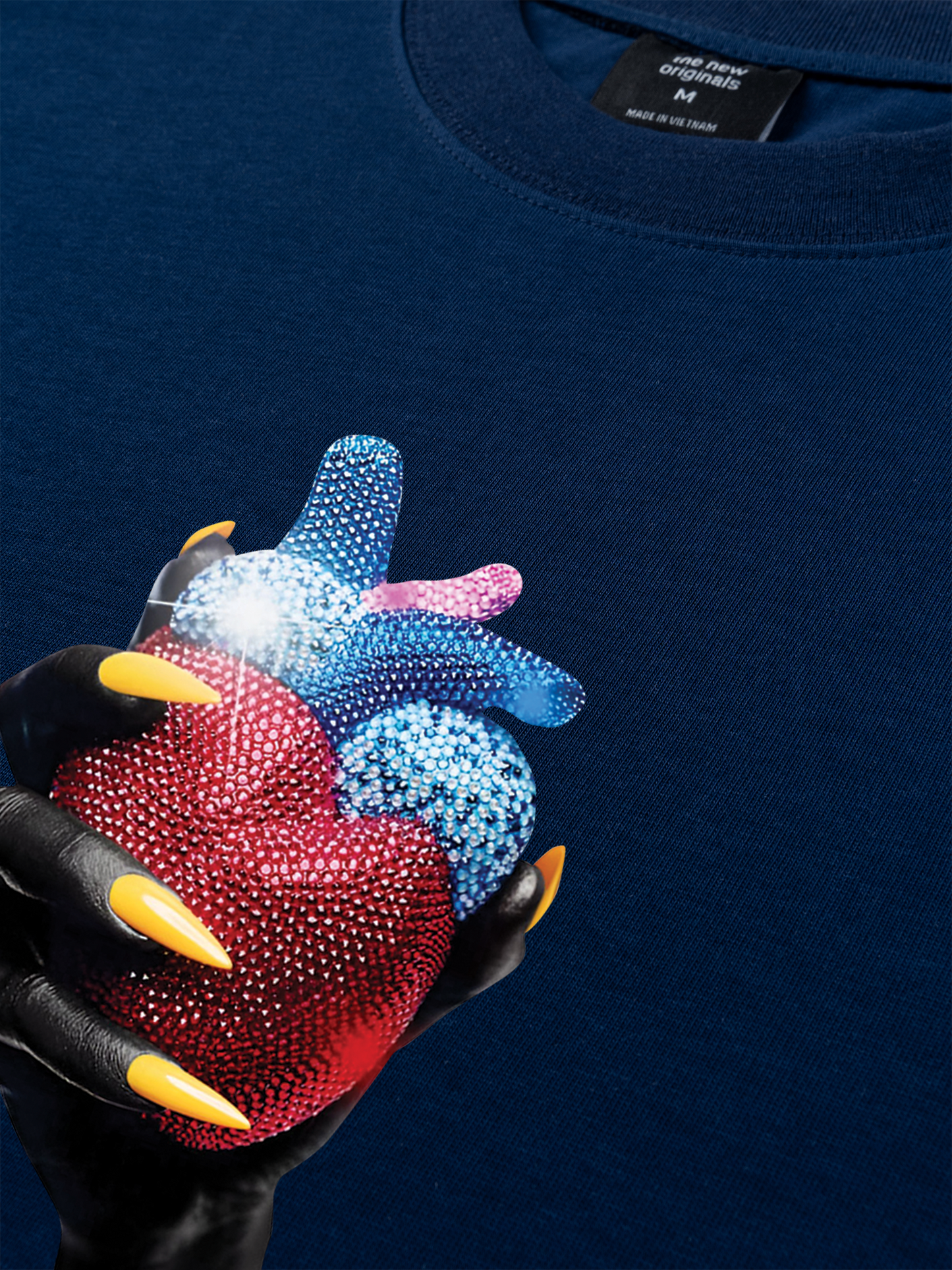 Áo Thun Relaxed Fit Handheld colorful rhinestone art heart