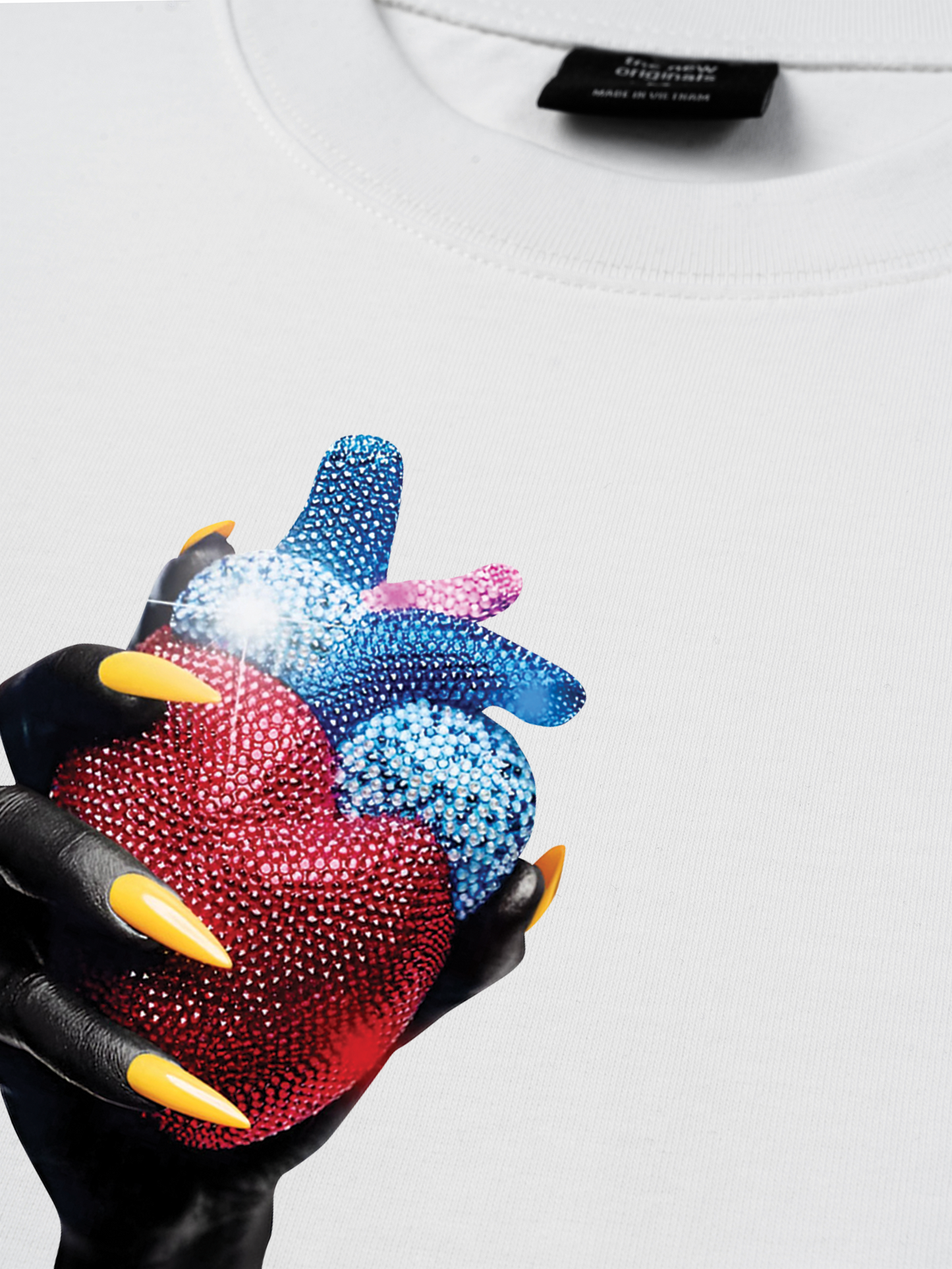 Áo Thun Relaxed Fit Handheld colorful rhinestone art heart