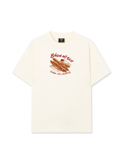 Áo Thun Relaxed Fit Bánh Mì Que Chấm Chí Chương
