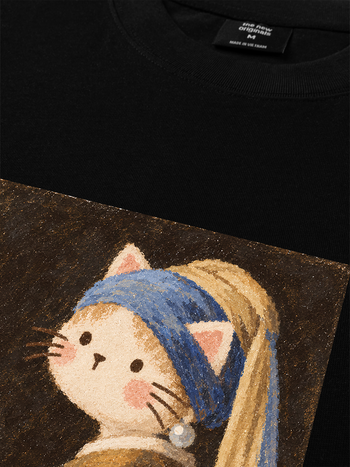 Áo Thun Relaxed Fit Cat with a Pearl Earring