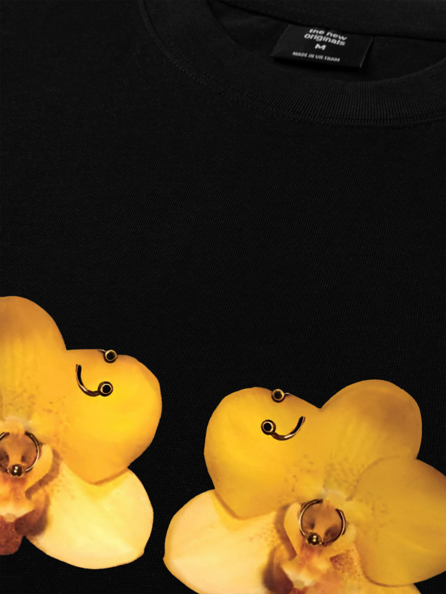 Áo Thun Relaxed Fit Flower Piercing Art