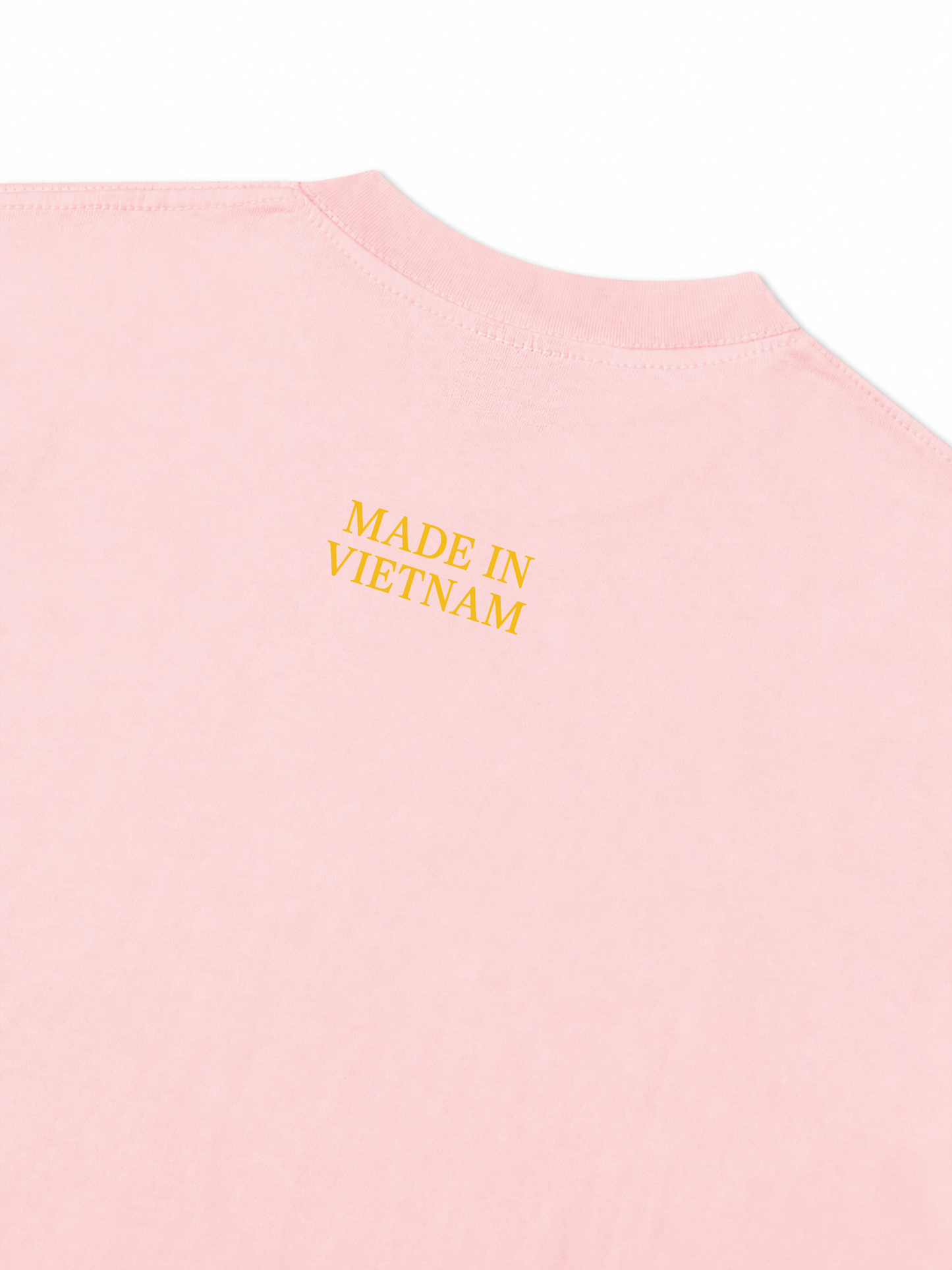 Áo Thun Relaxed Fit Tem Máu Đỏ Da Vàng