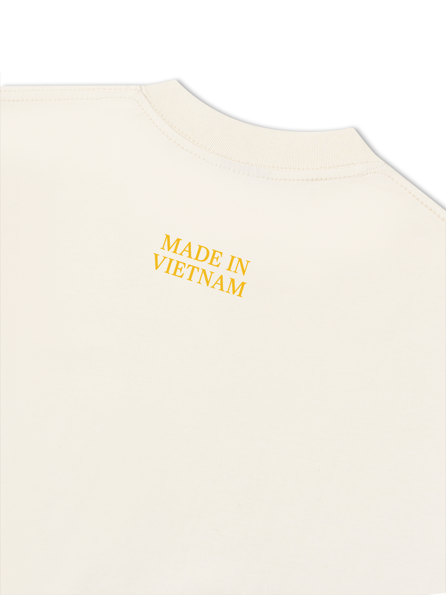 Áo Thun Relaxed Fit Tem Máu Đỏ Da Vàng