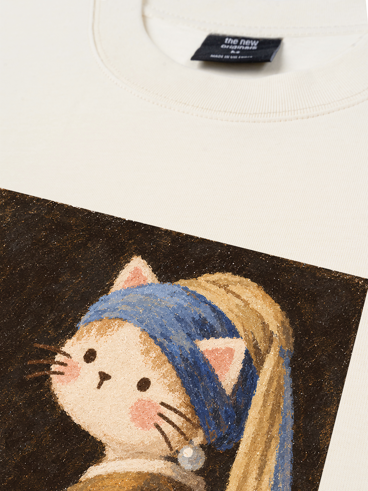 Áo Thun Relaxed Fit Cat with a Pearl Earring