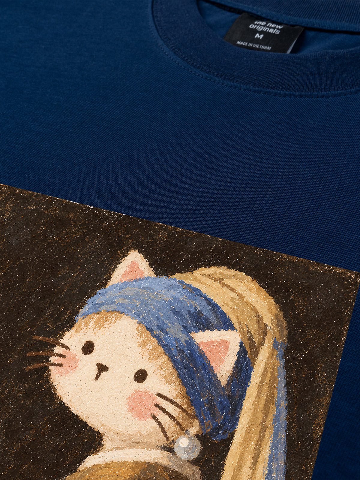 Áo Thun Relaxed Fit Cat with a Pearl Earring