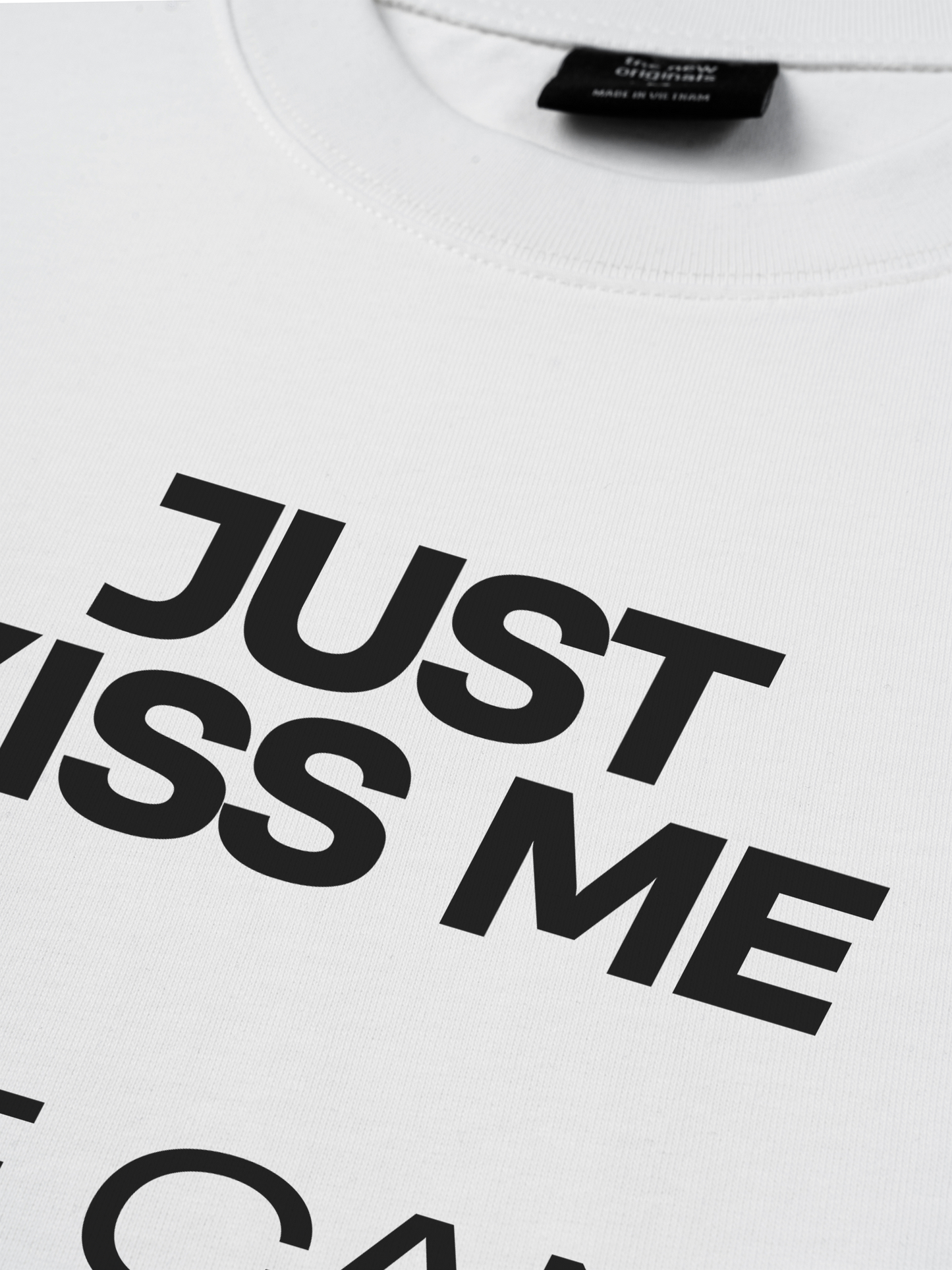 Áo Thun Relaxed Fit Life Vibe Just Kiss Me
