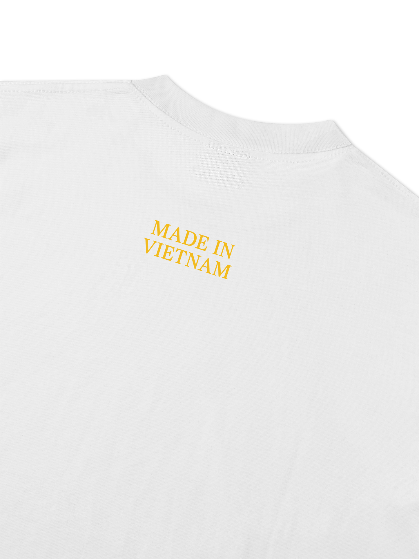 Áo Thun Relaxed Fit Tem Máu Đỏ Da Vàng