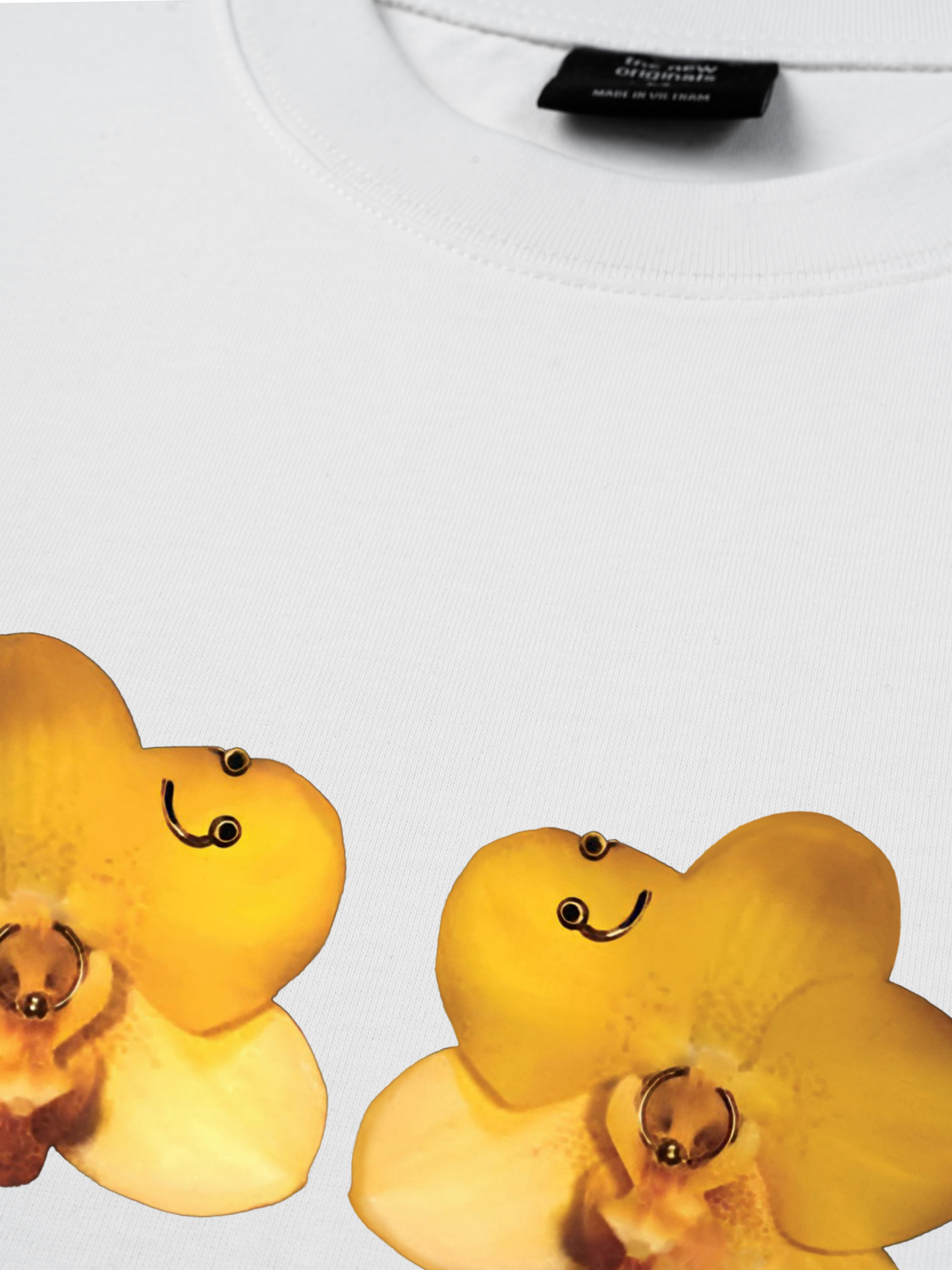 Áo Thun Relaxed Fit Flower Piercing Art
