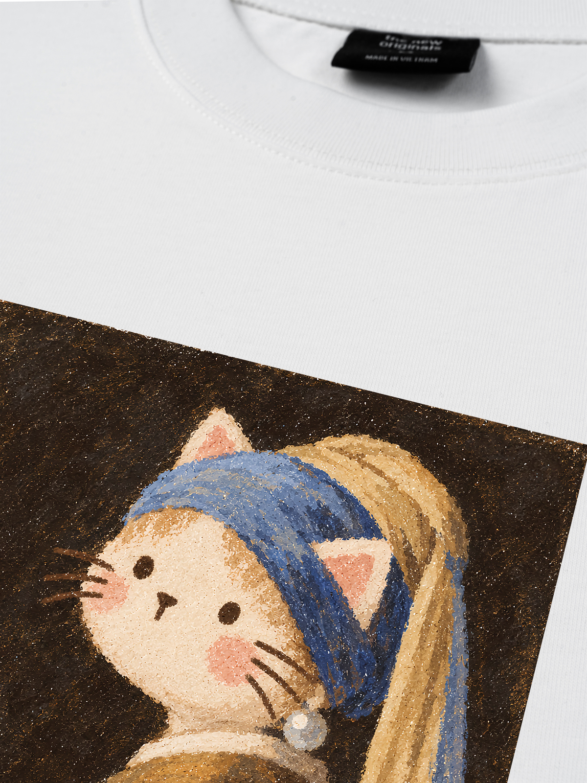 Áo Thun Relaxed Fit Cat with a Pearl Earring